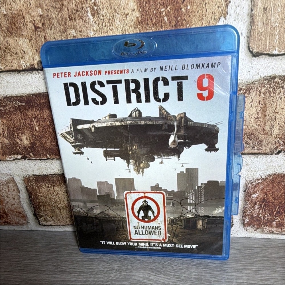 District 9 Blu-ray + Digital Copy Sci-Fi R Sharlto Copley Neill Blomkamp